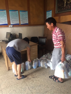 三伏高温送清凉  致敬一线新利(中国)股份有限公司人